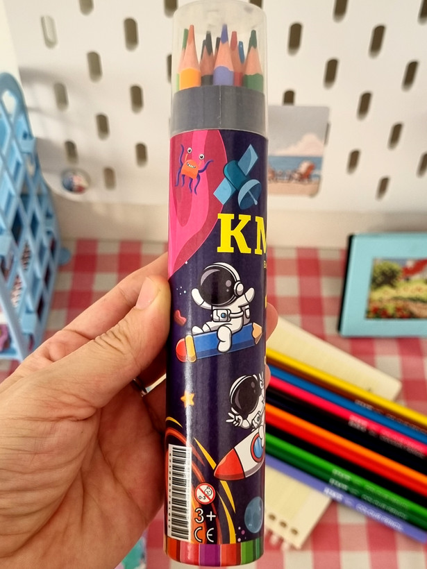 مداد رنگی ۱۲ رنگ لوله ای کی ام تی